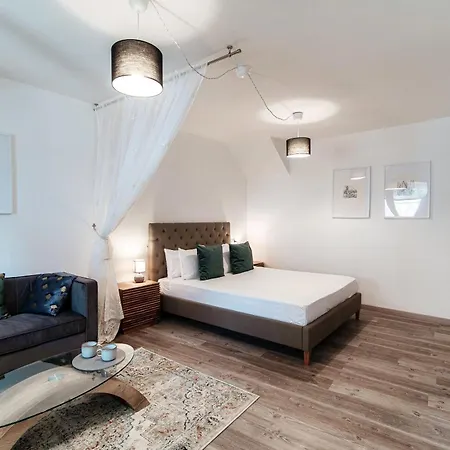 Apartment One Love - By Myhomeincomo